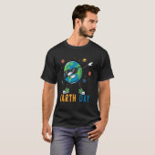 Aardedag Dabbing Grappige Aarde Dab Milieuvriendel T-shirt (Voorkant volledig)