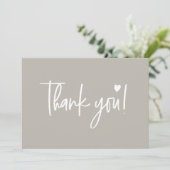 Aardetonen neutrale moderne script baby shower bedankkaart (Staand voorkant)