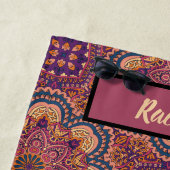 Aardetoon Kleurrijk Mandala Patroon Monogram Strandlaken (In situ)