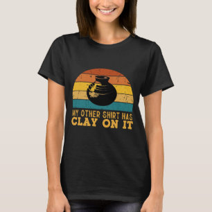 Aardewerk liefhebber met grappige citaten in retro t-shirt