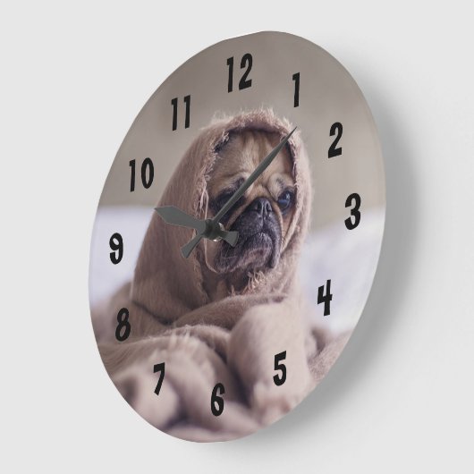 Aardige Pug Grote Klok (Hoek)