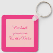 Aardige Roze Schildpad Babe Op Maat Sleutelhanger (Achterkant)