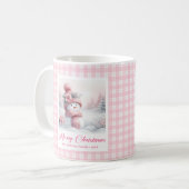Aardige Roze Sneeuwman Mok Cozy Kerst Scene (Voorkant links)