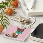 Aardige Siamese Kat Met Turquoise Sjaal Sleutelhanger (Voorkant Rechts)