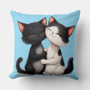 Aardige zwart-witte katten knuffelen liefdevol kussen