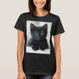 Aardige Zwarte Kitten met Strikende Blauwe Ogen Po T-shirt
