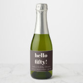 Aardse bruine moderne 50ste verjaardag aangepaste sparkling wijnetiket (Voorkant)
