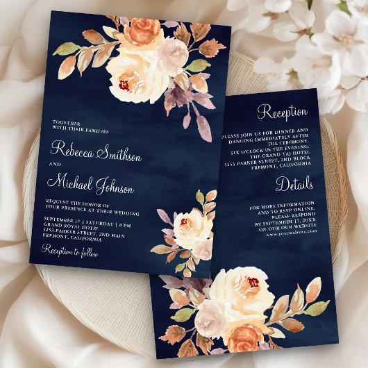 Aardse Dusty Peach Bloemen Alles in Een Navy Weddi Kaart