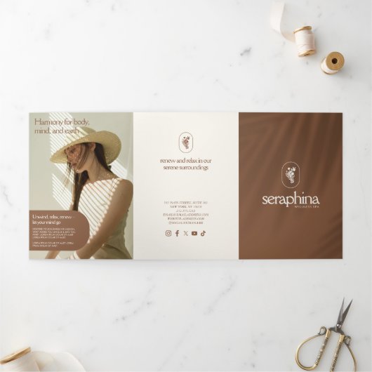 Aardse elegantie Logo Beauty, Spa Rust Brochure Drieluik Kaart (Buitenkant)
