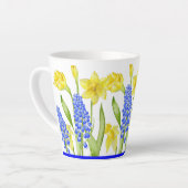 Aardse lente op een kleine latte Mok (M, D) (Linkerhoek)