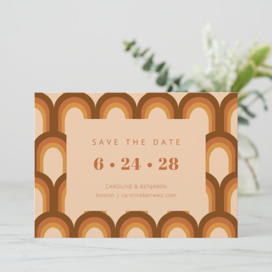 Aardse Retro 70s Geometrische Groovy Fall Wedding Save The Date (Staand voorkant)