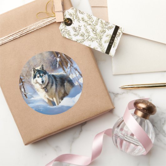 Aaskan Malamute Laat het Sneeuwen Kerstmis Ronde Sticker (Geschenken)
