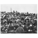 Abe Lincoln Gettysburg-toespraak: einde van de bur Staand Fotobeeldje<br><div class="desc">Abraham Lincoln was een Amerikaanse staatsman en advocaat die vanaf maart 1861 tot zijn moord in april 1865 het zestiende president van de Verenigde Staten was. Lincoln leidde het land door de Amerikaanse burgeroorlog, zijn bloedigste oorlog en zijn grootste morele, constitutionele en politieke crisis. Aan het einde van de burgeroorlog...</div>