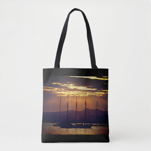 Abendfoto eines Segelschiffs Tote Bag (Voorkant)