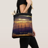 Abendfoto eines Segelschiffs Tote Bag (Dichtbij)