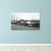 Aberdeen, WA - Uitzicht Waterfront en scheepvaart Canvas Afdruk (Insitu (Houten vloer))