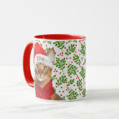 Abessijnse kat in een kerstmuts met hulst Kerstmis Mok (Voorkant links)