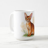 Abessijnse kat omringd door zachte kleuren en groe koffiemok (Voorkant links)