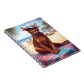 Abessijnse kat op het strand, zomer cadeau voor ka notitieboek (Rechterzijde)