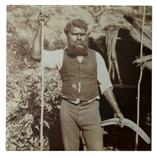 Aborigine met een Boomerang, c.1860s (sepia foto) Tegeltje (Voorkant)