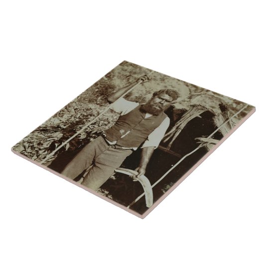 Aborigine met een Boomerang, c.1860s (sepia foto) Tegeltje (Zijkant)