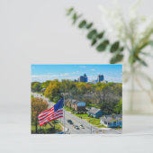 Above Greensboro NC skyline with American Flag Feestdagenkaart (Staand voorkant)