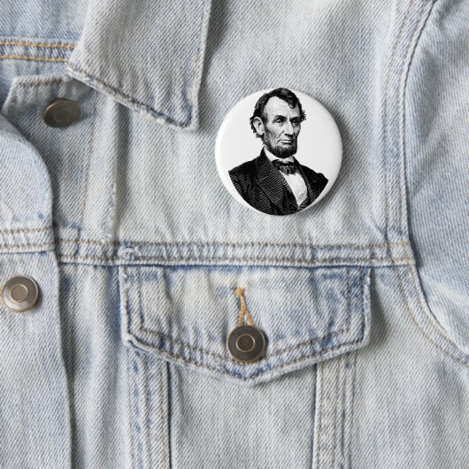 ABRAHAM LINCOLN PIN BACK BADGE RONDE BUTTON 5,7 CM (In situ)