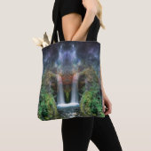 Absoluut surrealistische watervallen onder Starry  Tote Bag (Dichtbij)