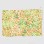 Abstract acerblad op krasbodem, op beige golfhanddoek (Horizontaal)