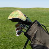 Abstract acerblad op krasbodem, op beige golfheadcover (Insitu)