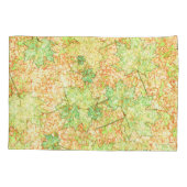 Abstract acerblad op krasbodem, op beige kussensloop (Achterkant-Links)