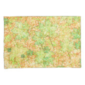 Abstract acerblad op krasbodem, op beige kussensloop (Voorkant-Rechts)