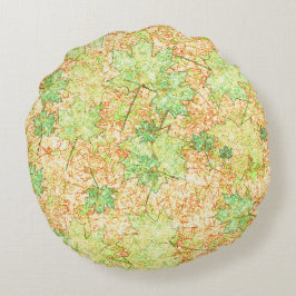 Abstract acerblad op krasbodem, op beige rond kussen