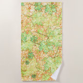 Abstract acerblad op krasbodem, op beige strandlaken (Voorkant)