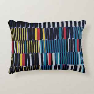 Abstract asymmetrisch collage patroon. Penseelstre Accent Kussen