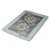 Abstract Beige Lichtblauwe Fractale Kunstspiralen Badmat (Gekanteld)