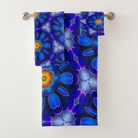 Abstract blauw bloemenpatroon bad handdoek (Insitu)