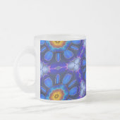 Abstract blauw bloemenpatroon matglas koffiemok (Links)