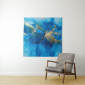 Abstract blauw en goudfragment van kleurrijke rugg wandkleed (In situ)