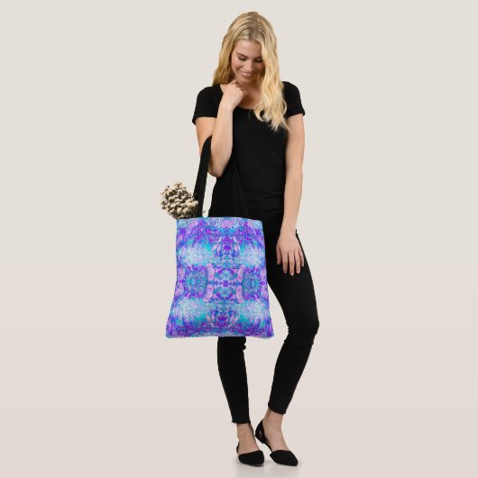 Abstract blauw en Paars Floral Tote Bag (Op model)