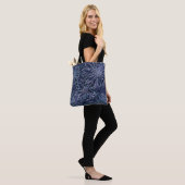 Abstract Blauw en Wit Kustbloemmotief Tote Bag (Op model)