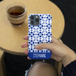 Abstract blauw flessenpatroon met naam samsung galaxy hoesje<br><div class="desc">Een feministisch abstract bloempatroon in tinten blauw met een plek om jouw naam toe te voegen voor personalisatie.</div>