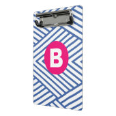 Abstract blauw gestreept patroon met roze monogram mini klembord (Angled2)