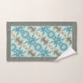 Abstract blauw, grijs sneeuwvlokpatroon en monogra bad handdoek (Handdoek)