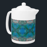 Abstract blauw patroon Kaleidoscoop Artistisch Theepot<br><div class="desc">Geniet van een ontspannen ochtend- of middagthee met deze verbluffende blauwe groene patroontheek. Dit prachtige abstracte patroon is voorzien van levendige blauwe kleuren die zijn gemarkeerd met knuppels en groenen die dit product een hedendaags gevoel geven. Een gemstone-foto werd gebruikt als basis voor het creëer van een kaleidoscooppatroon dat resulteerde...</div>