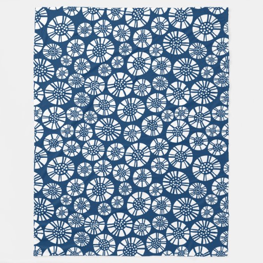 Abstract Bloemen 031023 - Wit op Shibori Blauw Fleece Deken (Voorkant)