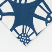 Abstract Bloemen 031023 - Wit op Shibori Blauw Fleece Deken (Hoek)