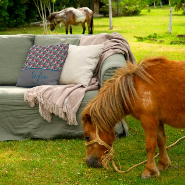 Abstract driehoekspatroon naam grijs werpt kussen (Creator heeft geüpload)