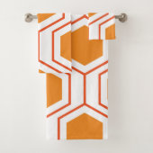 Abstract geometrical pattern in oranje and bad handdoek (Insitu)
