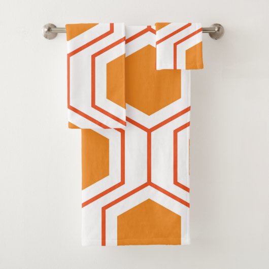 Abstract geometrical pattern in oranje and bad handdoek (Insitu)